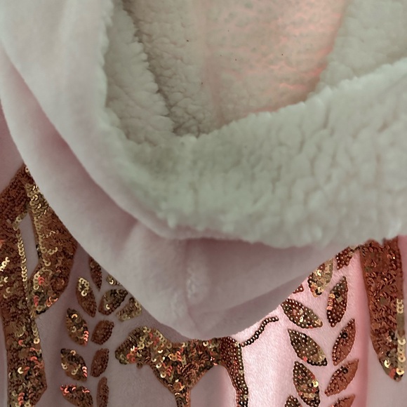 PINK Victoria's Secret Soft Pink Sherpa Robe - Picture 3 of 7